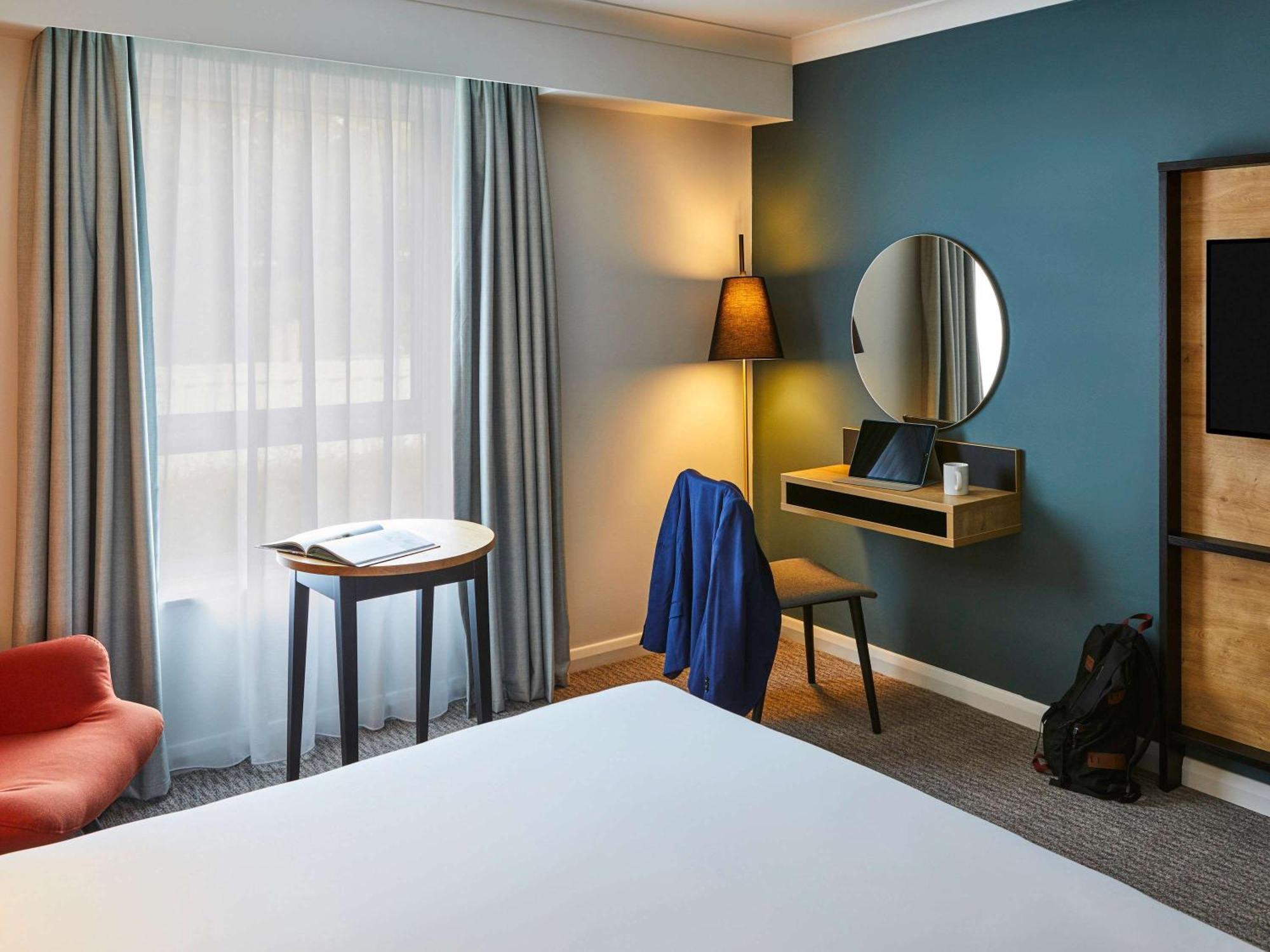 Mercure Cardiff North Hotel Exterior foto