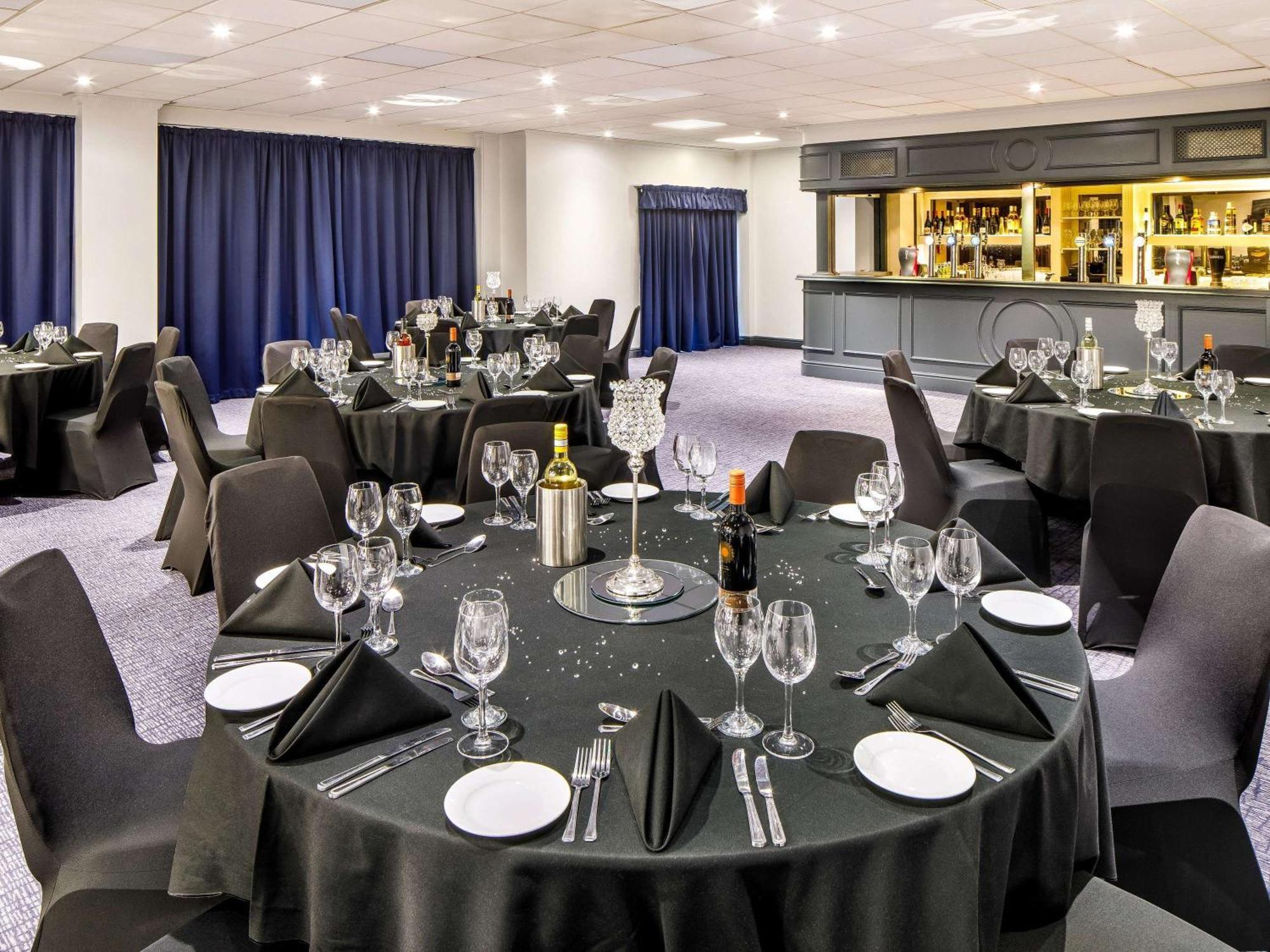 Mercure Cardiff North Hotel Exterior foto